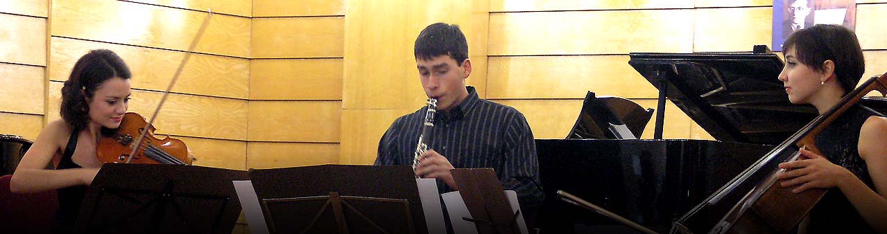 Silhouettes play Schostakovich